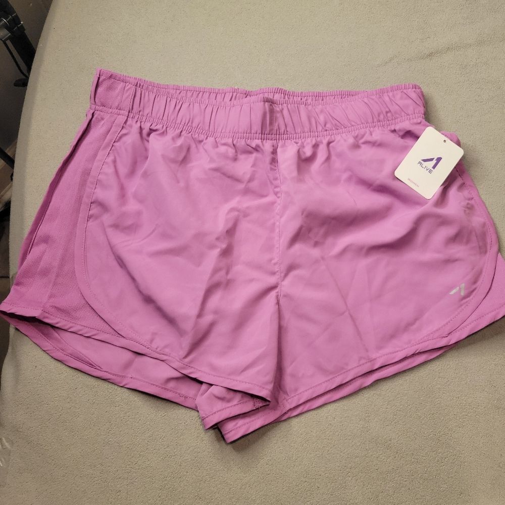 NWT Alive Magnetics Athletic Shorts Size Large